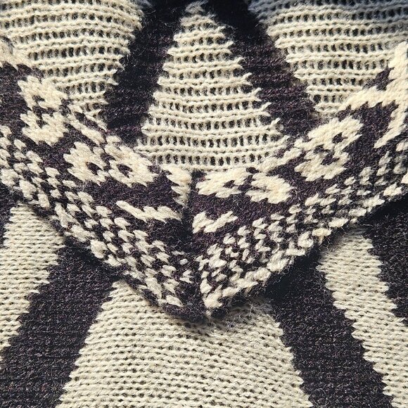 64 Sixty Five Knit Fringe Poncho – Boho Cozy, Cabincore, Fall Streetwear - Picture 4 of 10